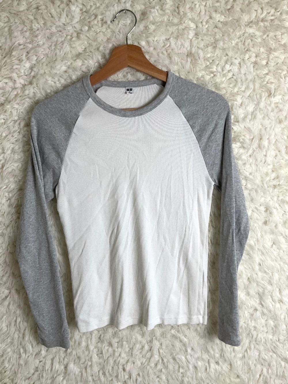 UNIQLO WOMEN'S BASEBALL STYLE WHITE AND GRAY T-SHIRT~MEDIUM!